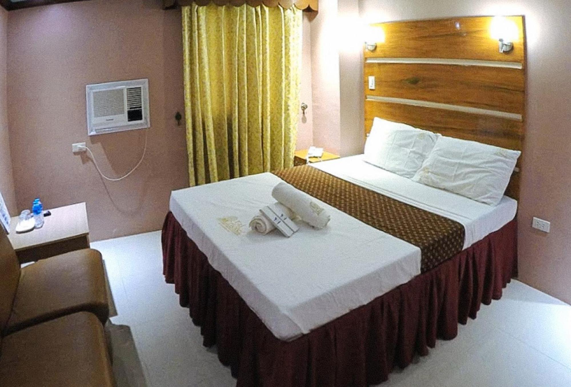 Reddoorz Plus @ Taj Hotel Tuguegarao Luaran gambar