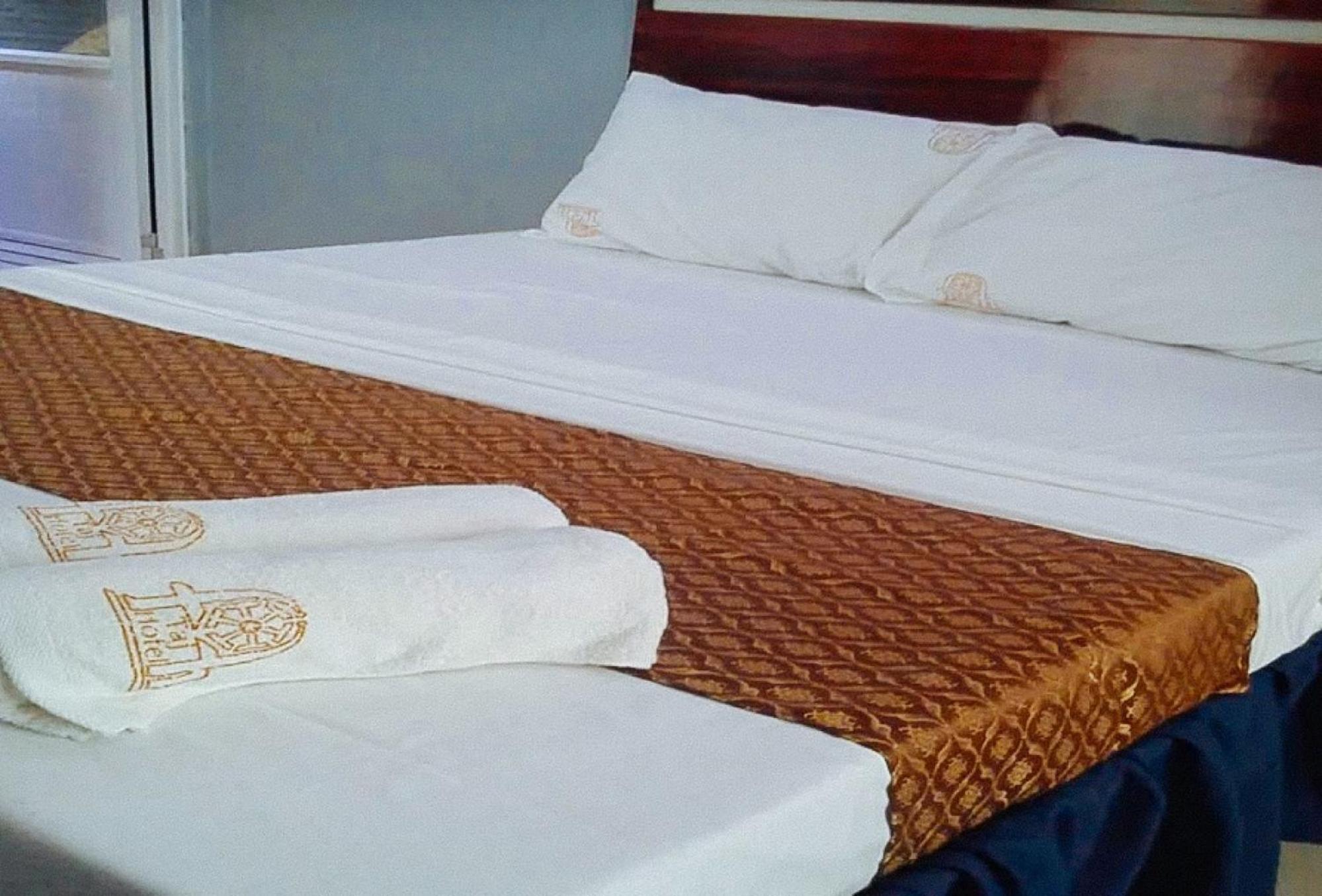 Reddoorz Plus @ Taj Hotel Tuguegarao Luaran gambar
